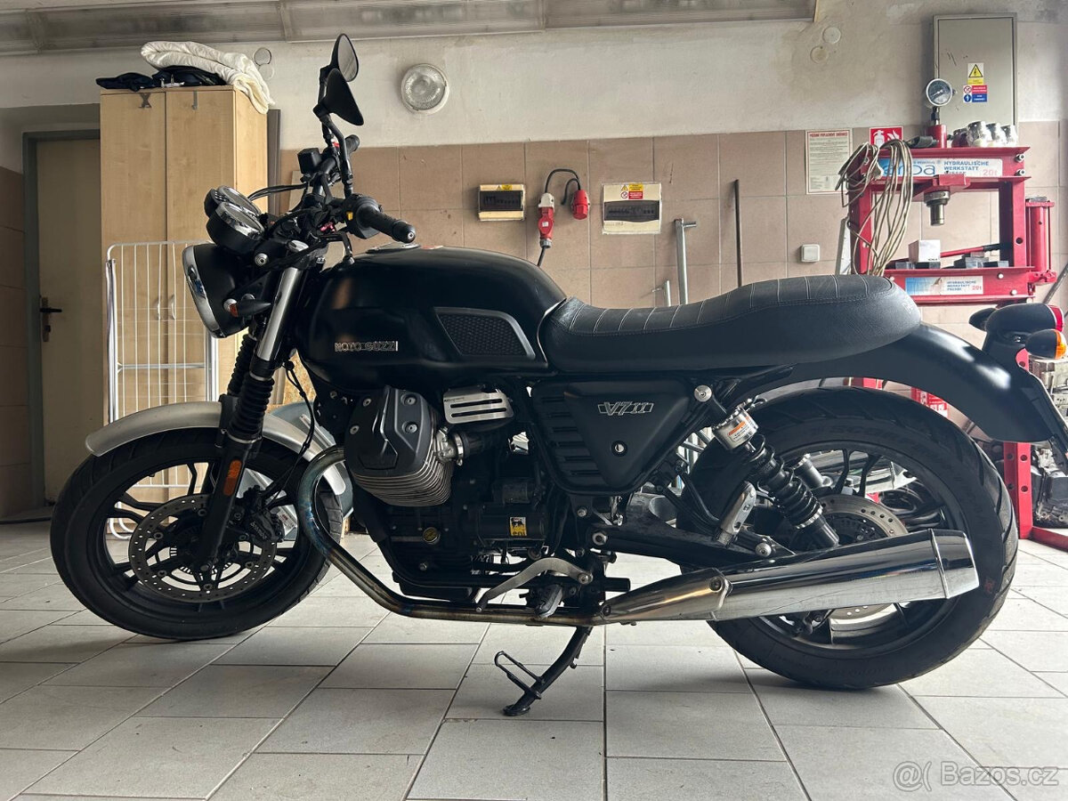 Prodám MOTO GUZZI V7 II STONE VE VÝTEČNÉM STAVU