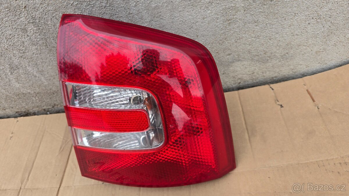 Pravé zadní světlo lampa škoda octavia 2