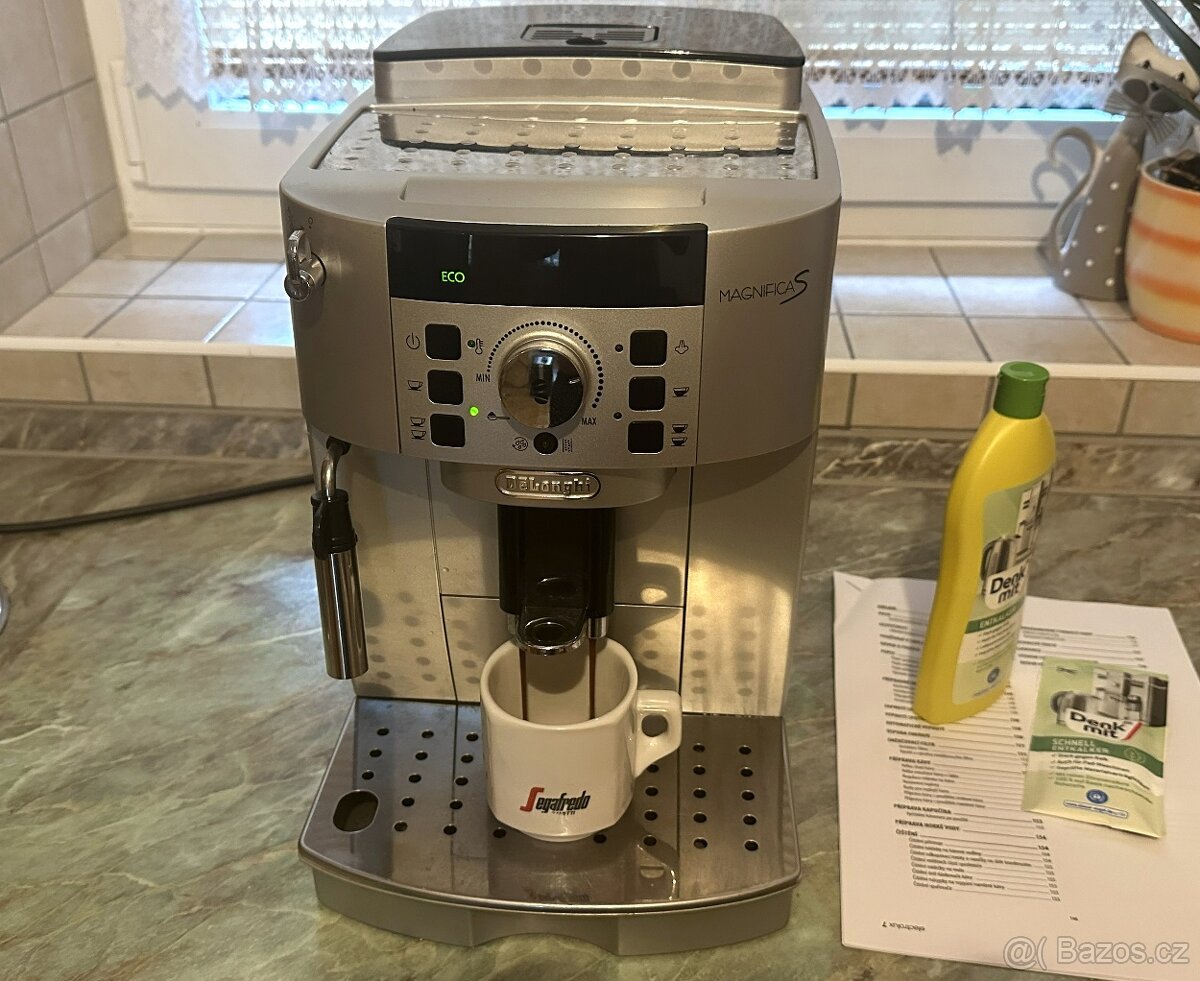 DELONGHI automatický kávovar - TOP STAV -