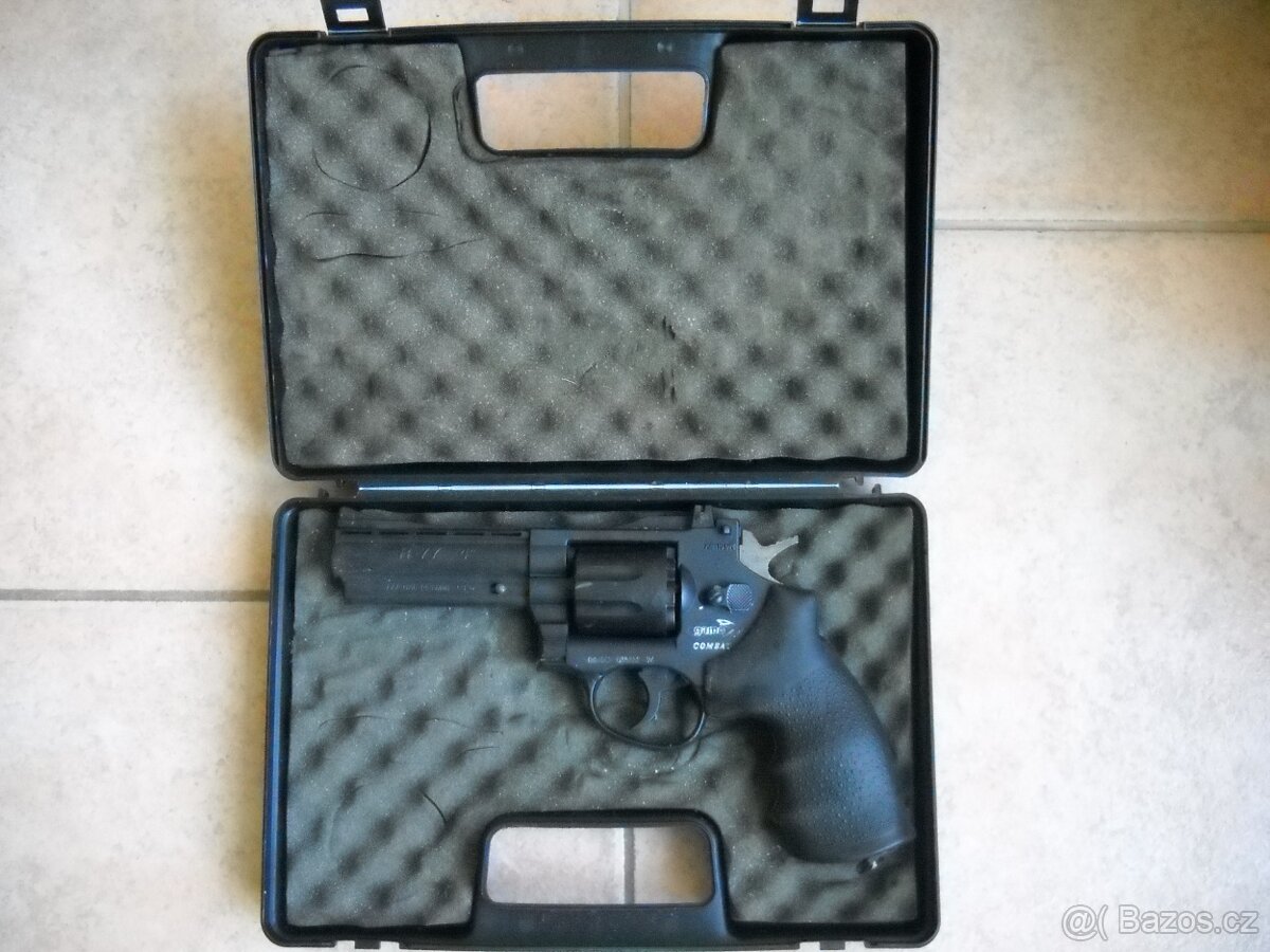 Plynoví revolver