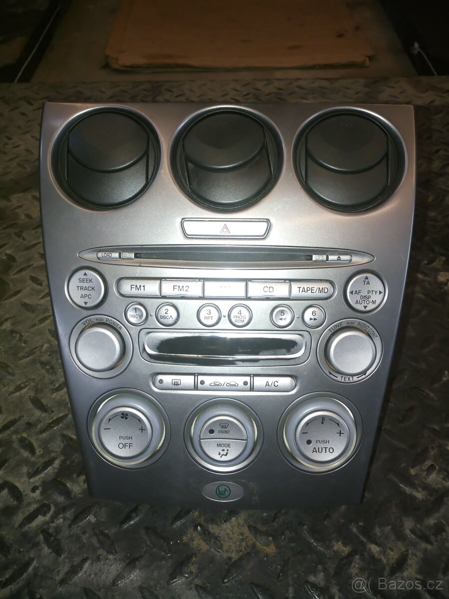 Mazda 6 středový panel