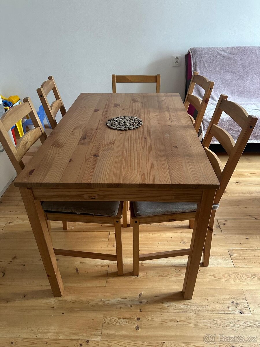 Jídelní stůl IKEA