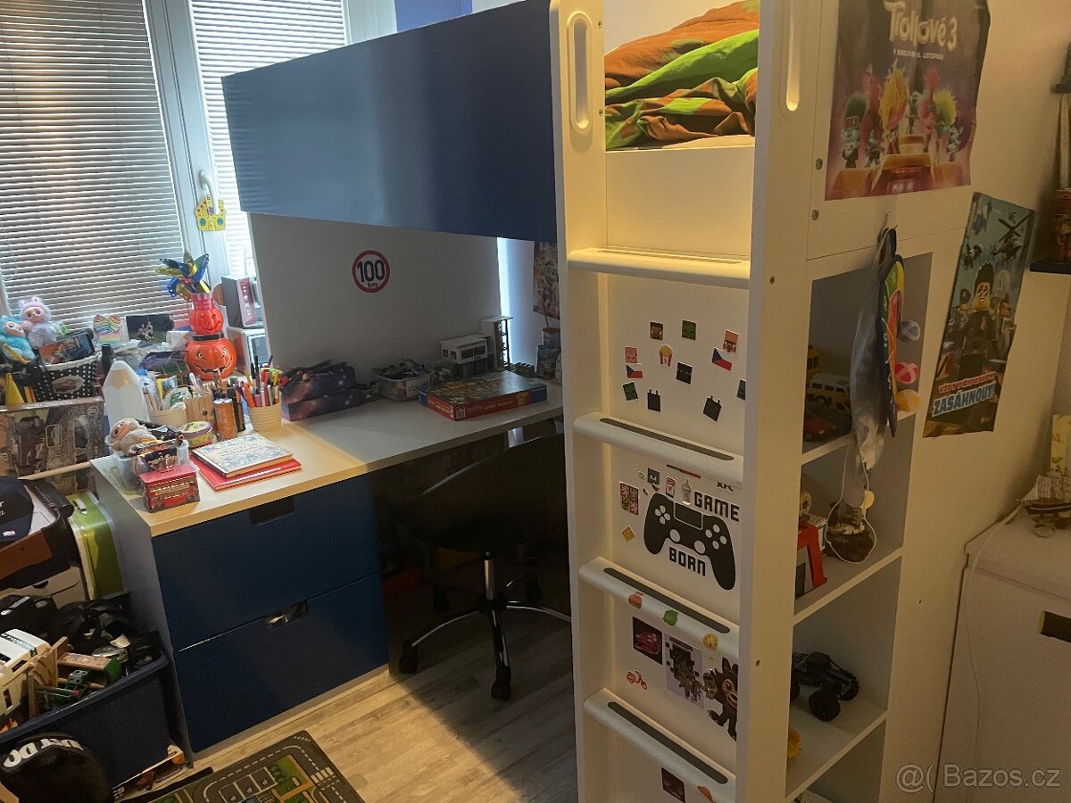 Dětská patrová postel ze stolem