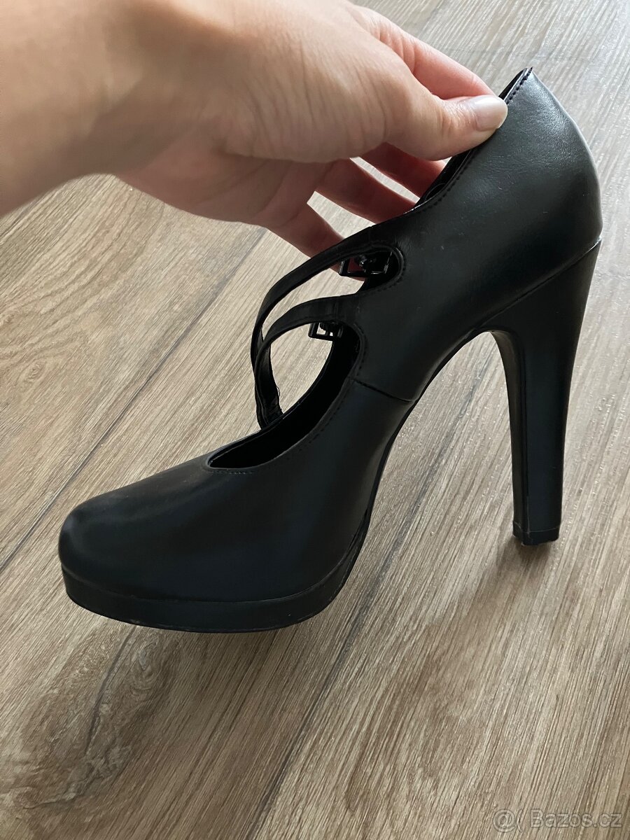 Vysoké boty na podpatku vel. 37