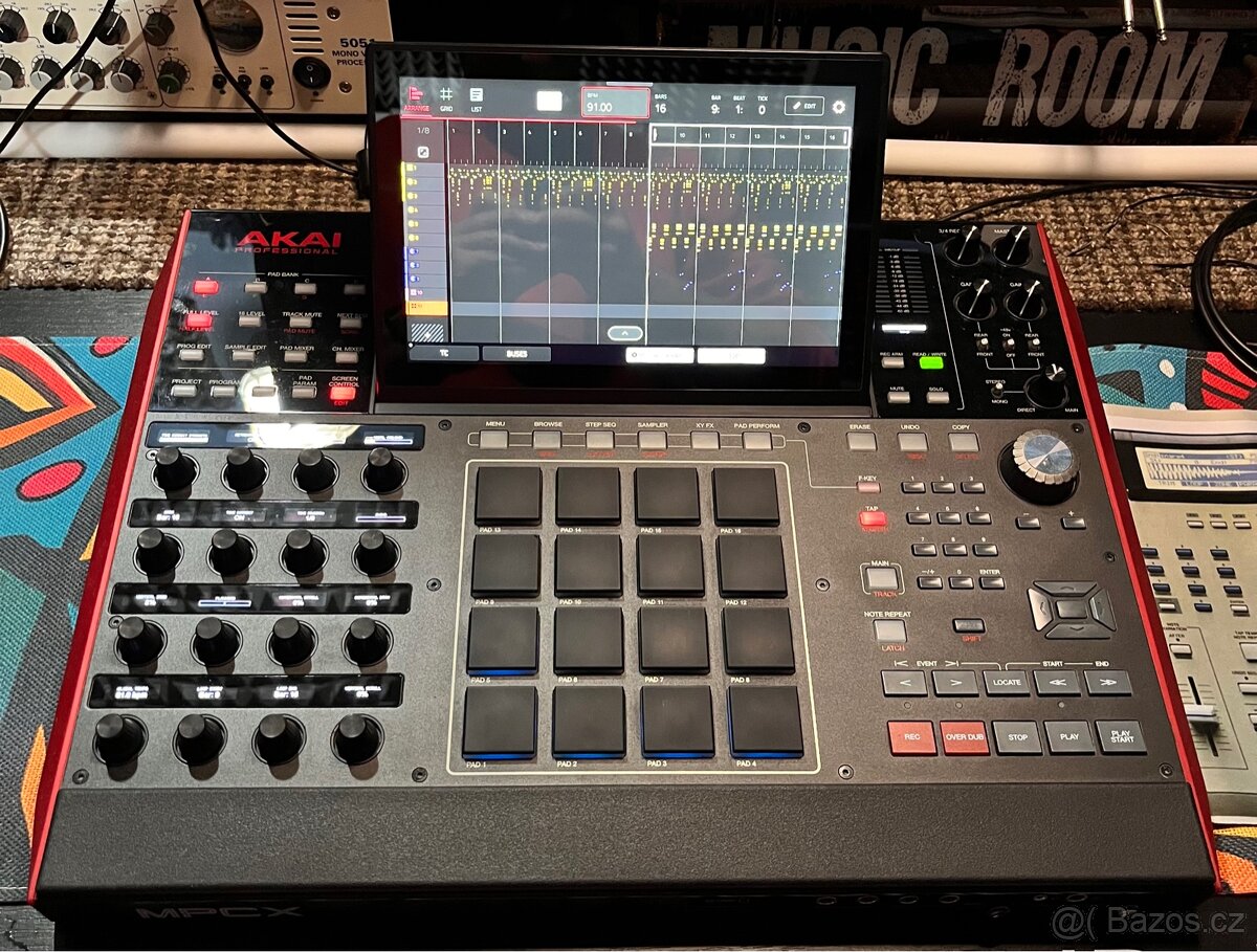 AKAI MPC X + 2TB SSD Samsung Evo (100% stav)