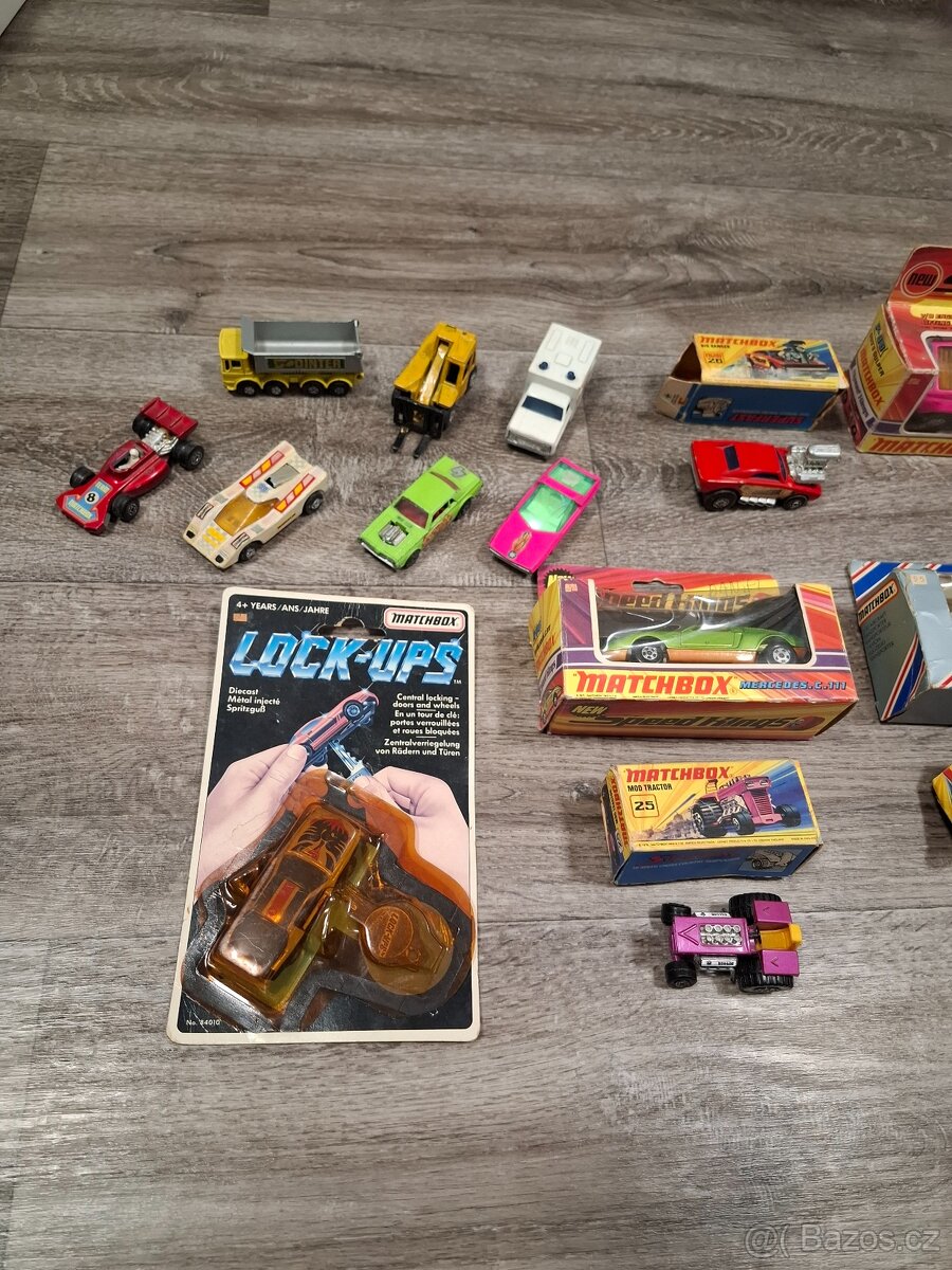 Stará autíčka Matchbox a jiné značky
