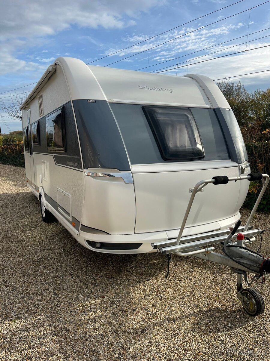 Prodám karavan Hobby 495 UL,r.v. 2017 + mover, stan, markýza