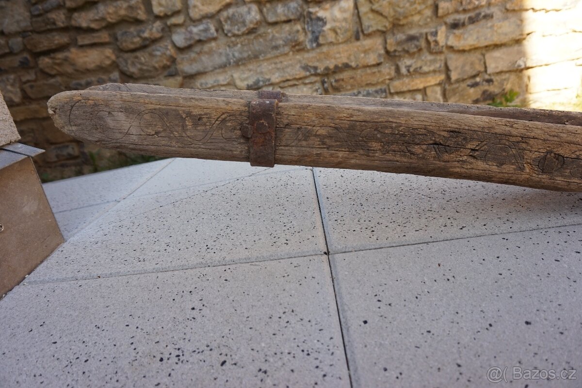 Přední oj k dekorativním účelům