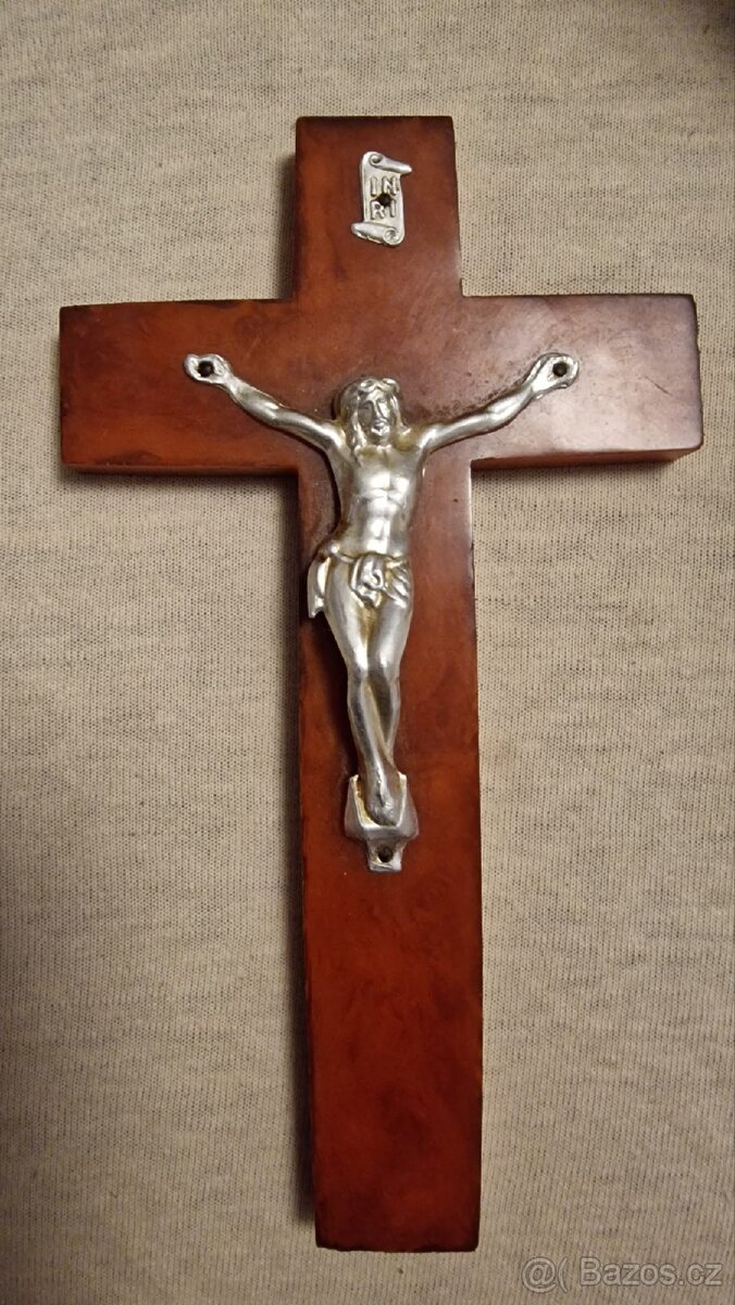 Ježíš na bakelitovém kříži