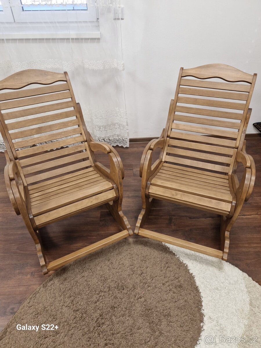 Houpací křeslo, nové.