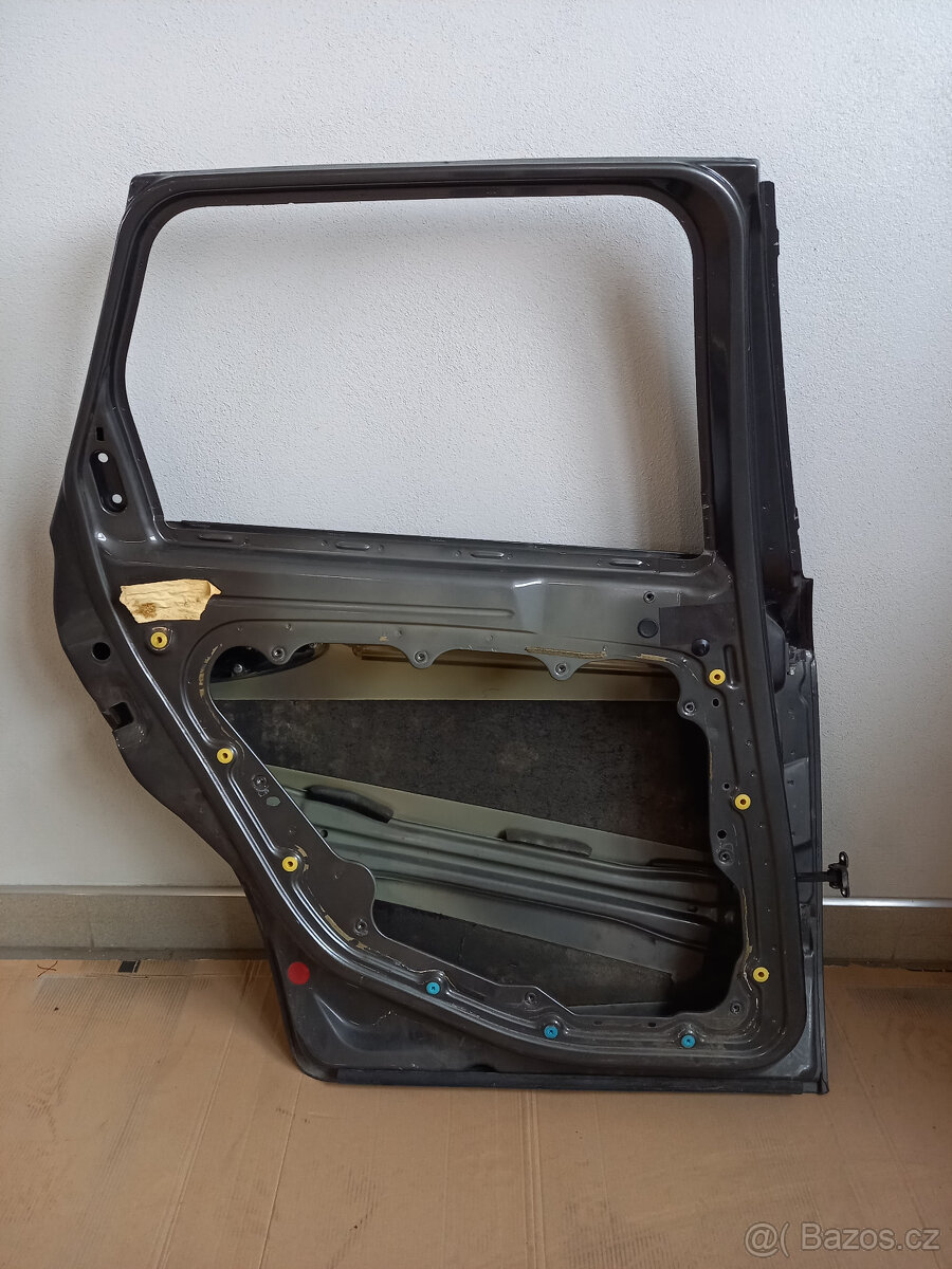 Levé zadní dveře na Alfa Romeo 159 - šedá Titanium