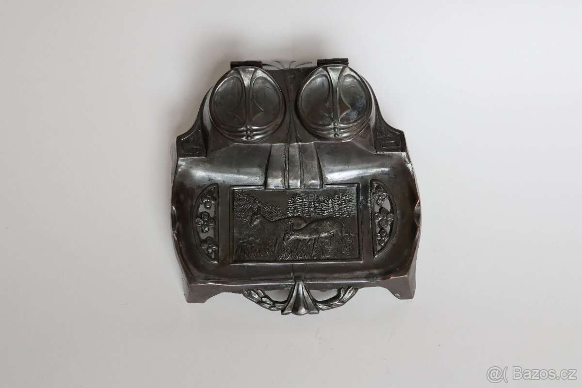 secesní kalamář srnec srna, lesní motiv starožitný