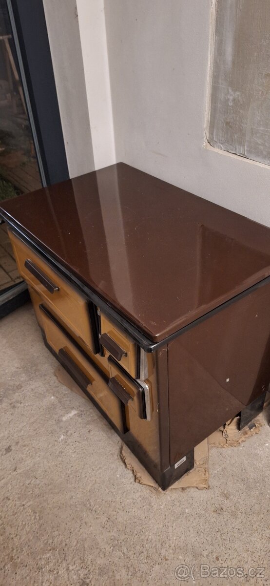 Sporák na tuhá paliva