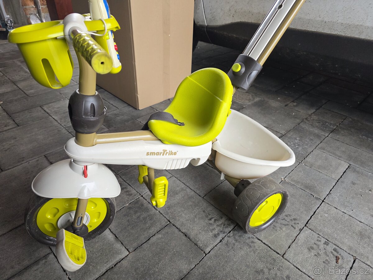 Dětská tříkolka s vodící tyčí
