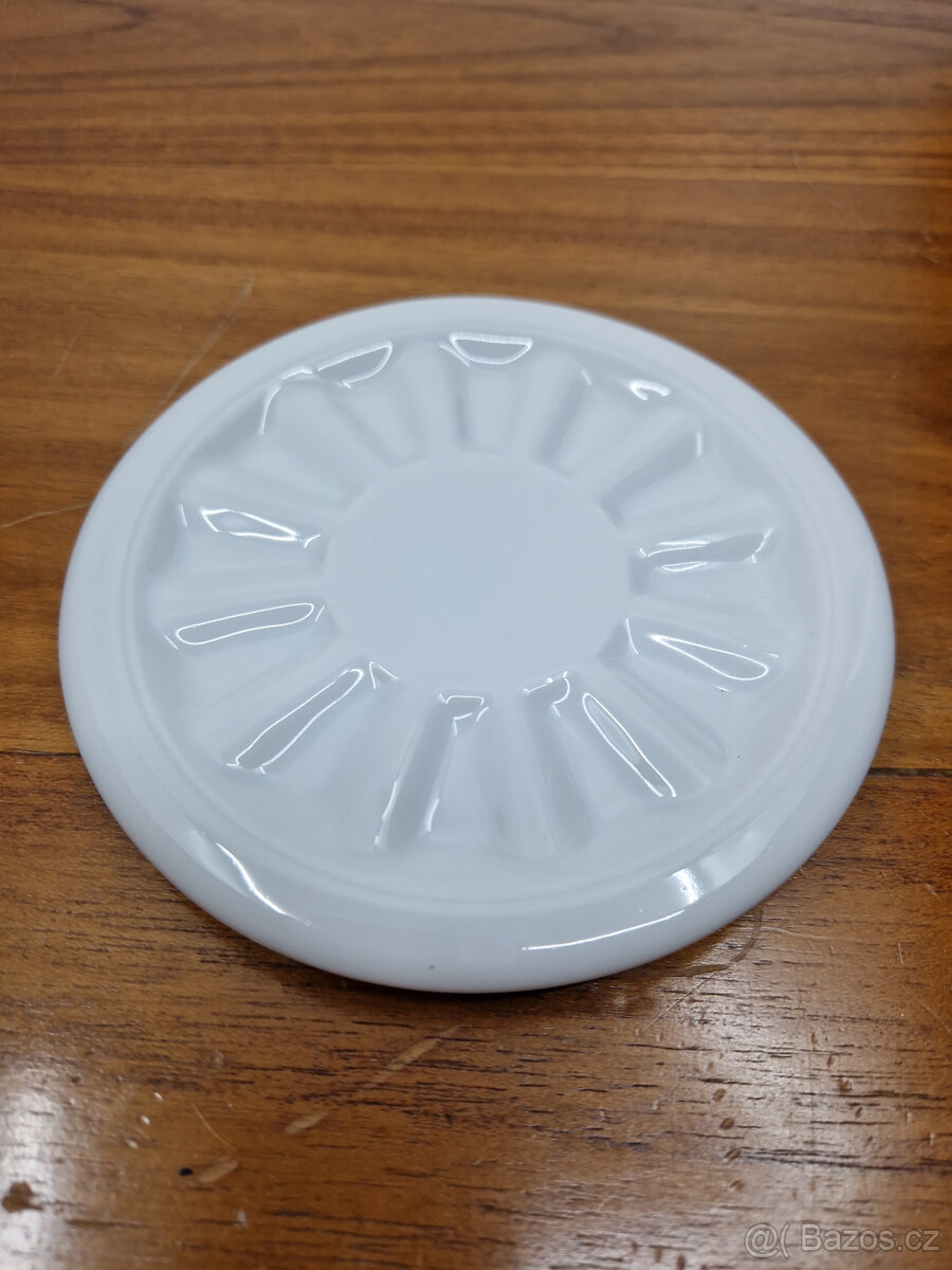 porcelánový tácek pod sklenici / půlitr, pivní podtácek