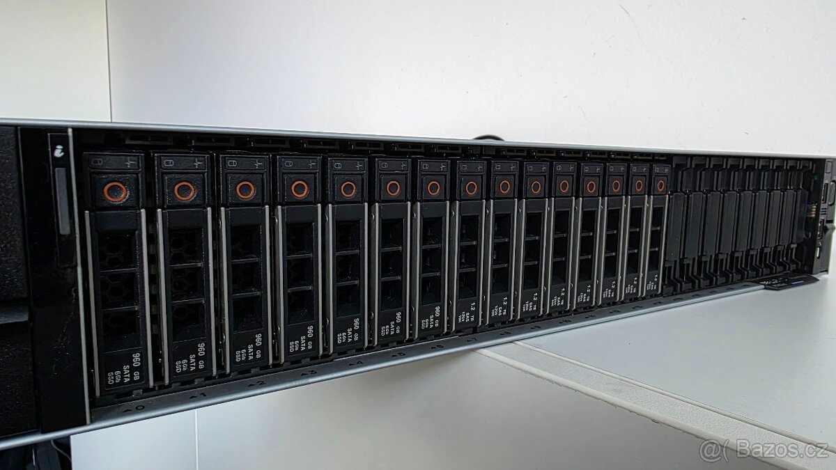 Server Dell PowerEdge R740xd - 100 % stav.