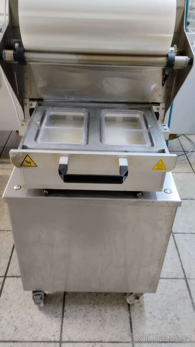 Poloautomatický balící stroj