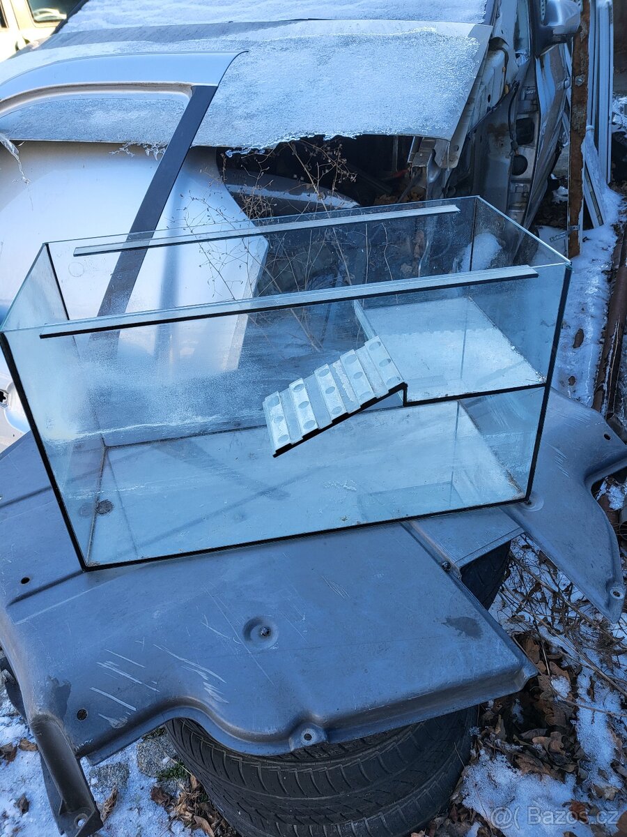 Želvarium - terárium - aquarium + schůdky a vyvěšení