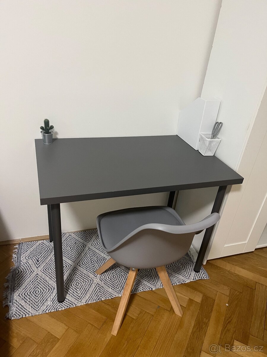 Stůl