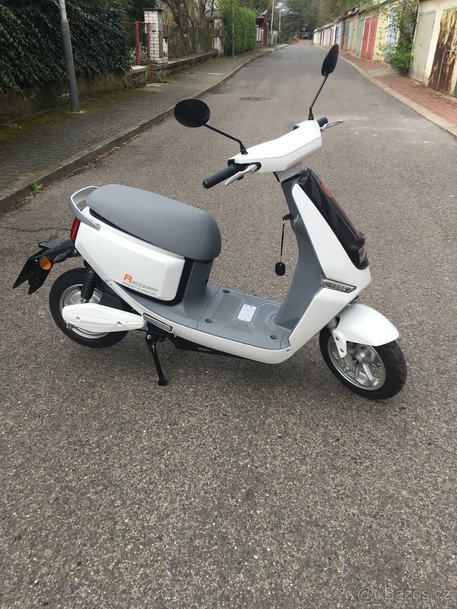 SMART elektroskútr