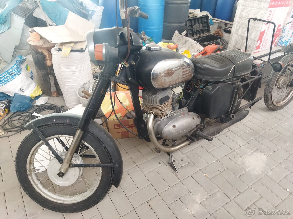 Motocykl Jawa 250
