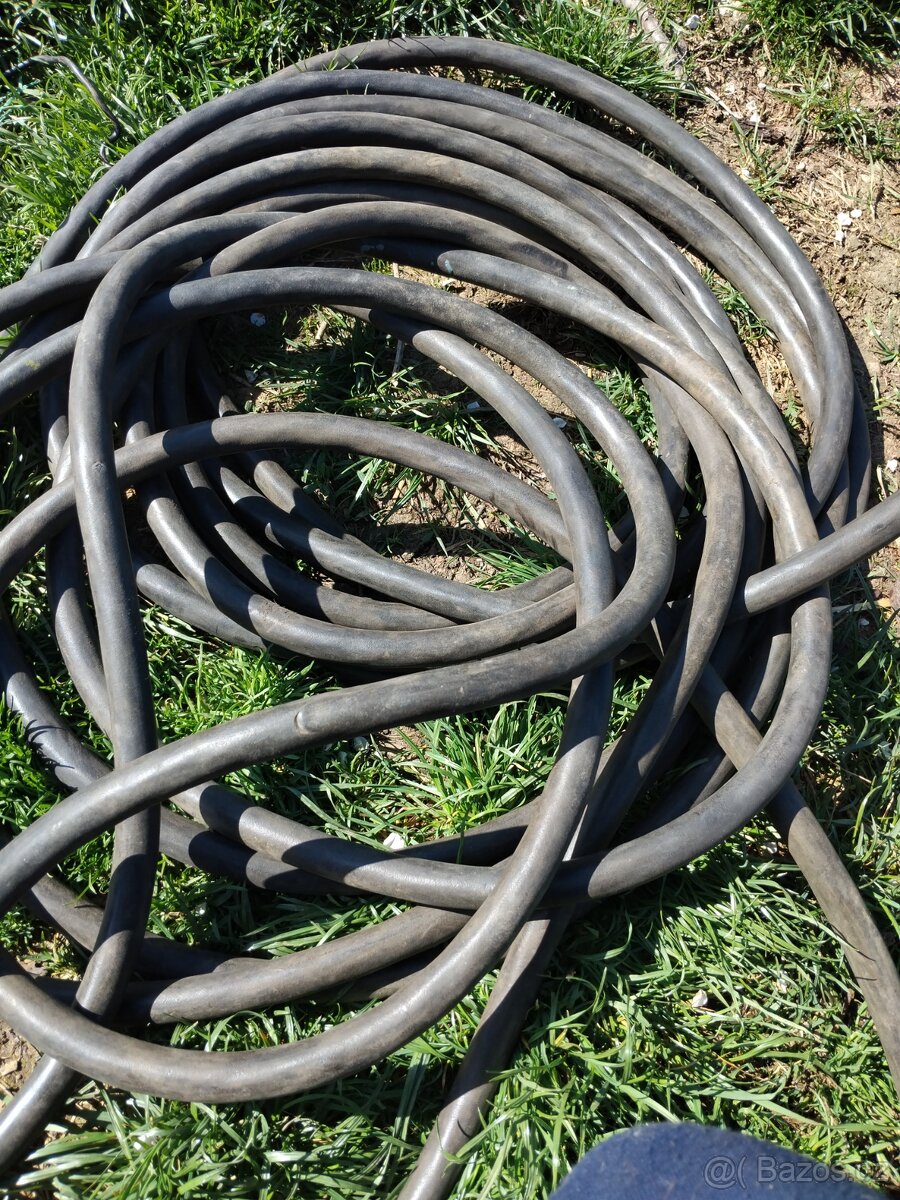 Kabel 380 v 4 x 2,5- 3 mm vlasová měď
