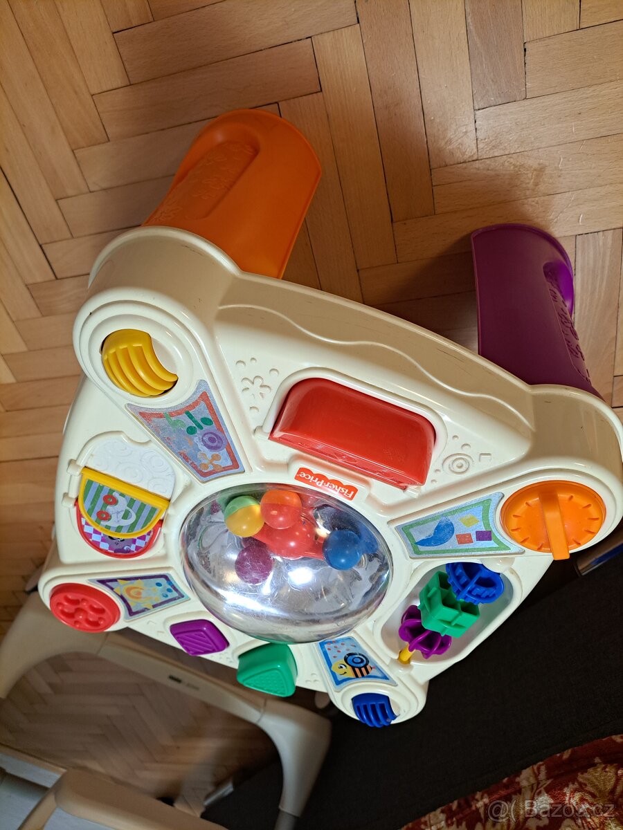 Hrací stolek s melodiemi