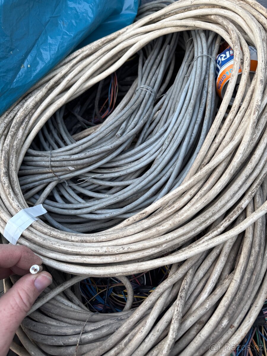 Prodám prodlužovací gumový kabel 21,5