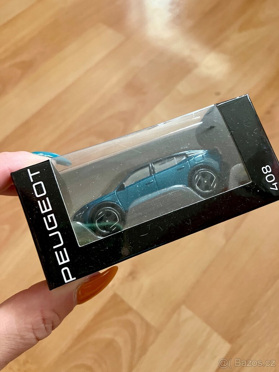 Model Peugeot 408
