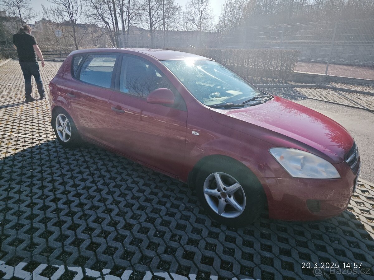 Kia Ceed 1.6 89kw, bez STK