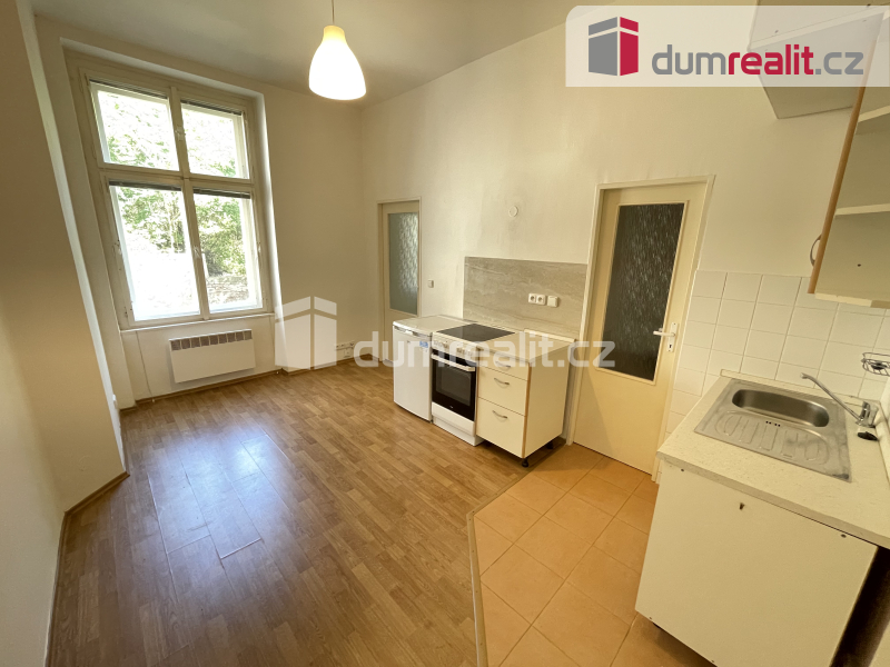 Pronájem bytu 2+kk 35m2 P5 Smíchov zařízený cihla