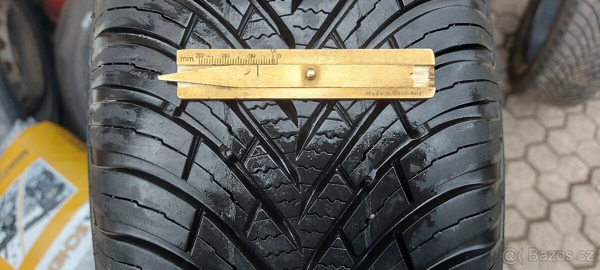 Celoroční pneu 195/60R15 Vredestein