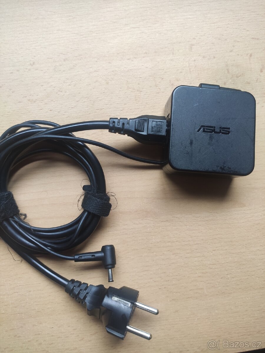 Nabíječka Asus 65w 19v 3.42A 4,5x3.0mm ADP-65GD D
