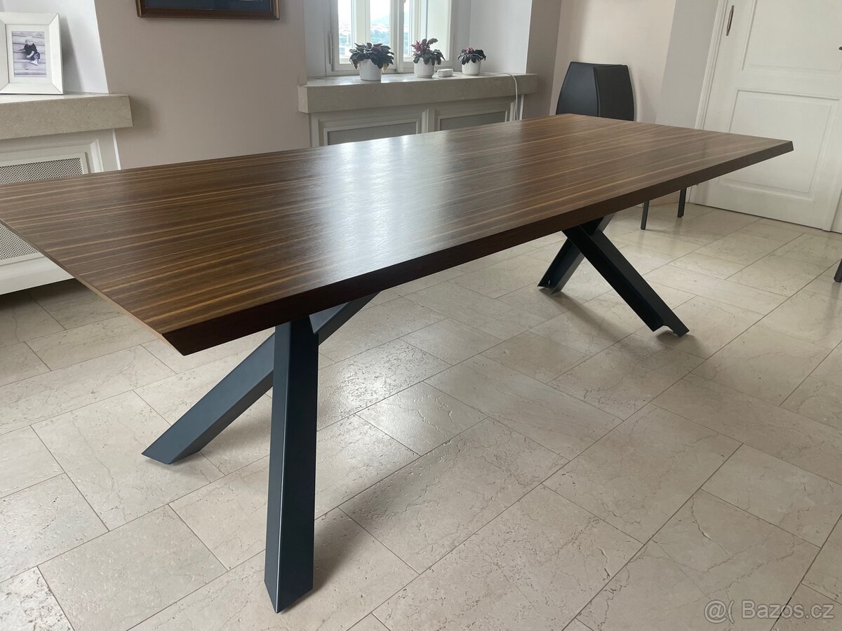 Designový jídelní stůl 240x100cm  a 8 židli