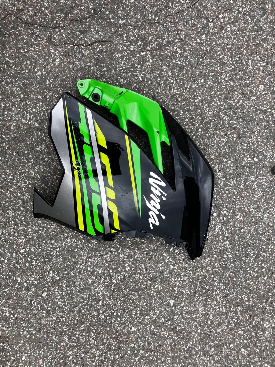 Originální boční hlavní kryt Kawasaki Ninja 400