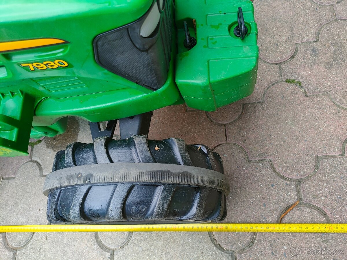 Dětský šlapací traktor