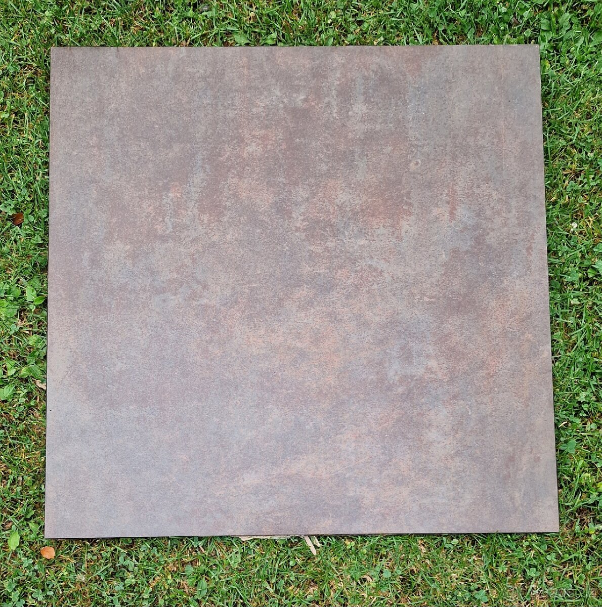 Dlažba 60x60 cm, mrazuvzdorná, cca 14 m2