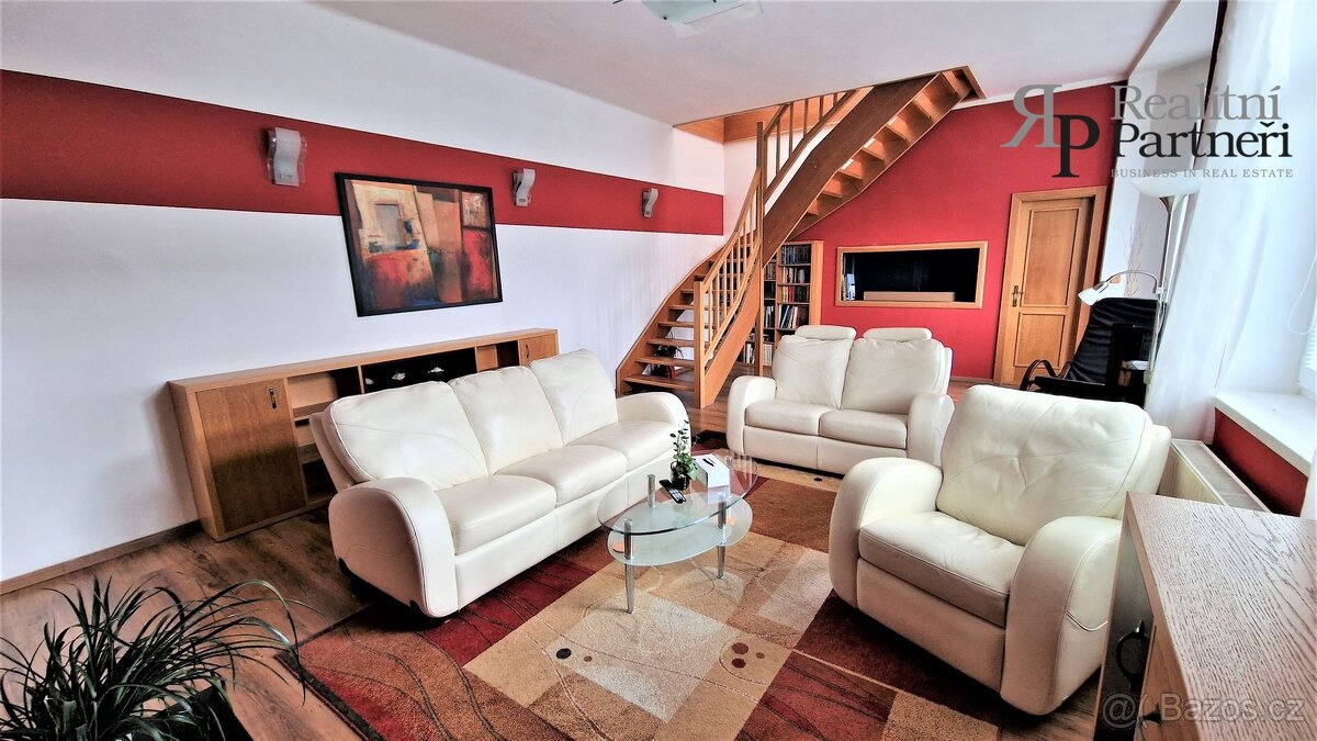 Prodej bytu 4+1 osobní vlastnictví, stará cihlová zástavba, 