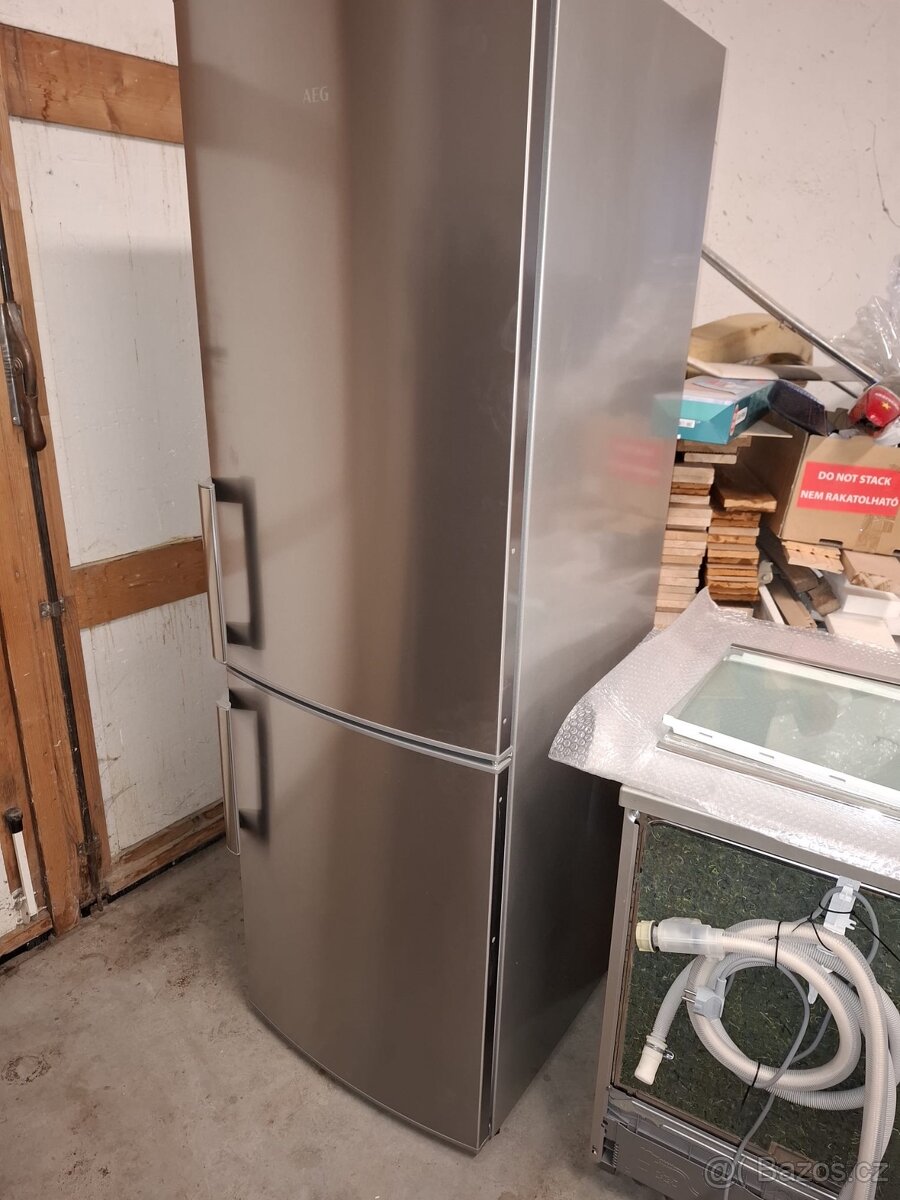 Lednička AEG
