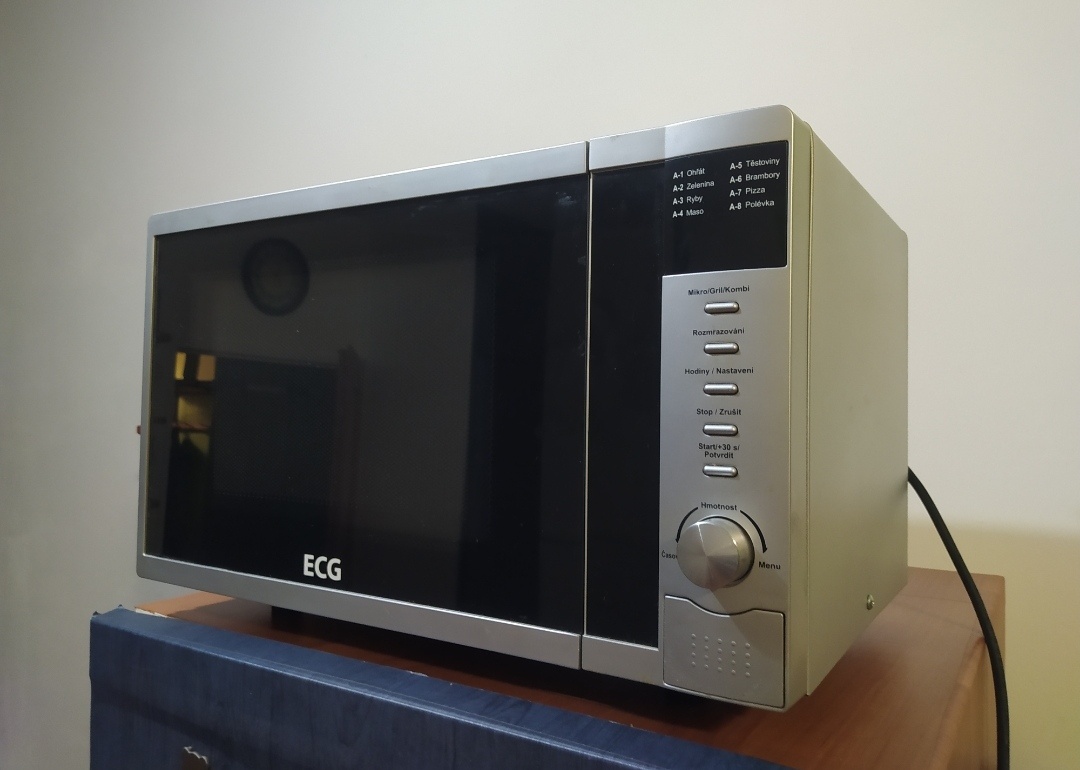 Mikrovlnná trouba