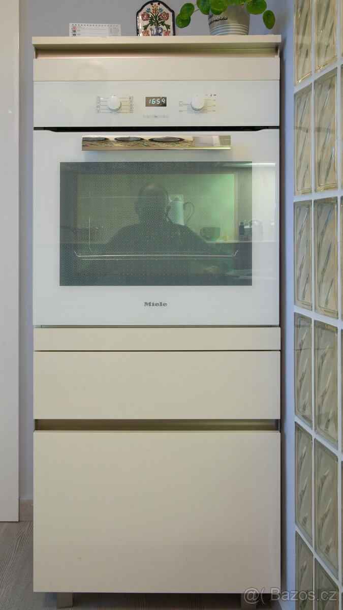 Vestavná trouba Miele H 2661 B