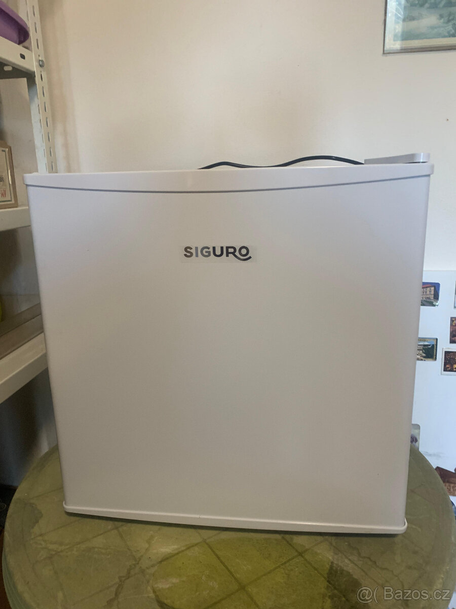 Mrazák Siguro MB-E241W Essentials