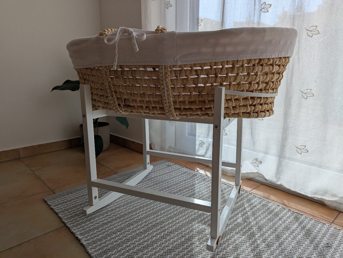 Mojžišův košík s houpacím podvozkem