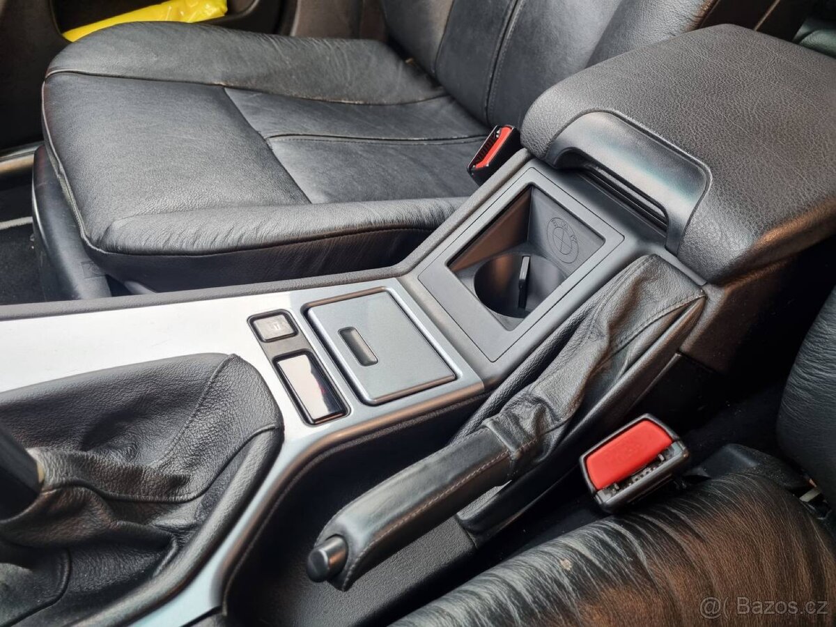 Držák na nápoje pro BMW E39