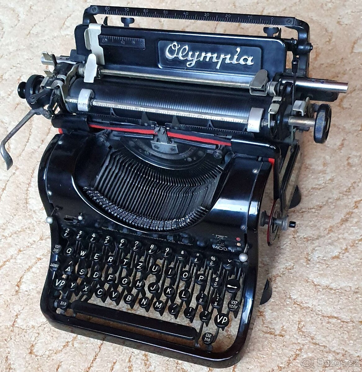 Starožitný psací stroj Olympia