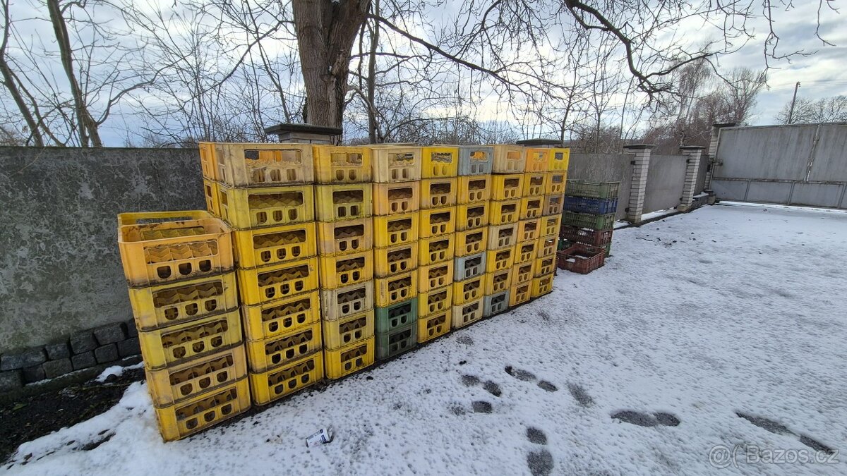 Plastové přepravky, bedýnky.