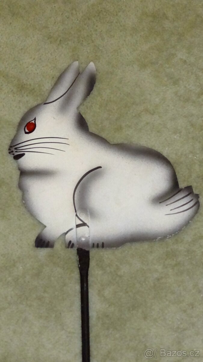 Kovový oboustranně ručně malovaný zápich velikonoční zajíček