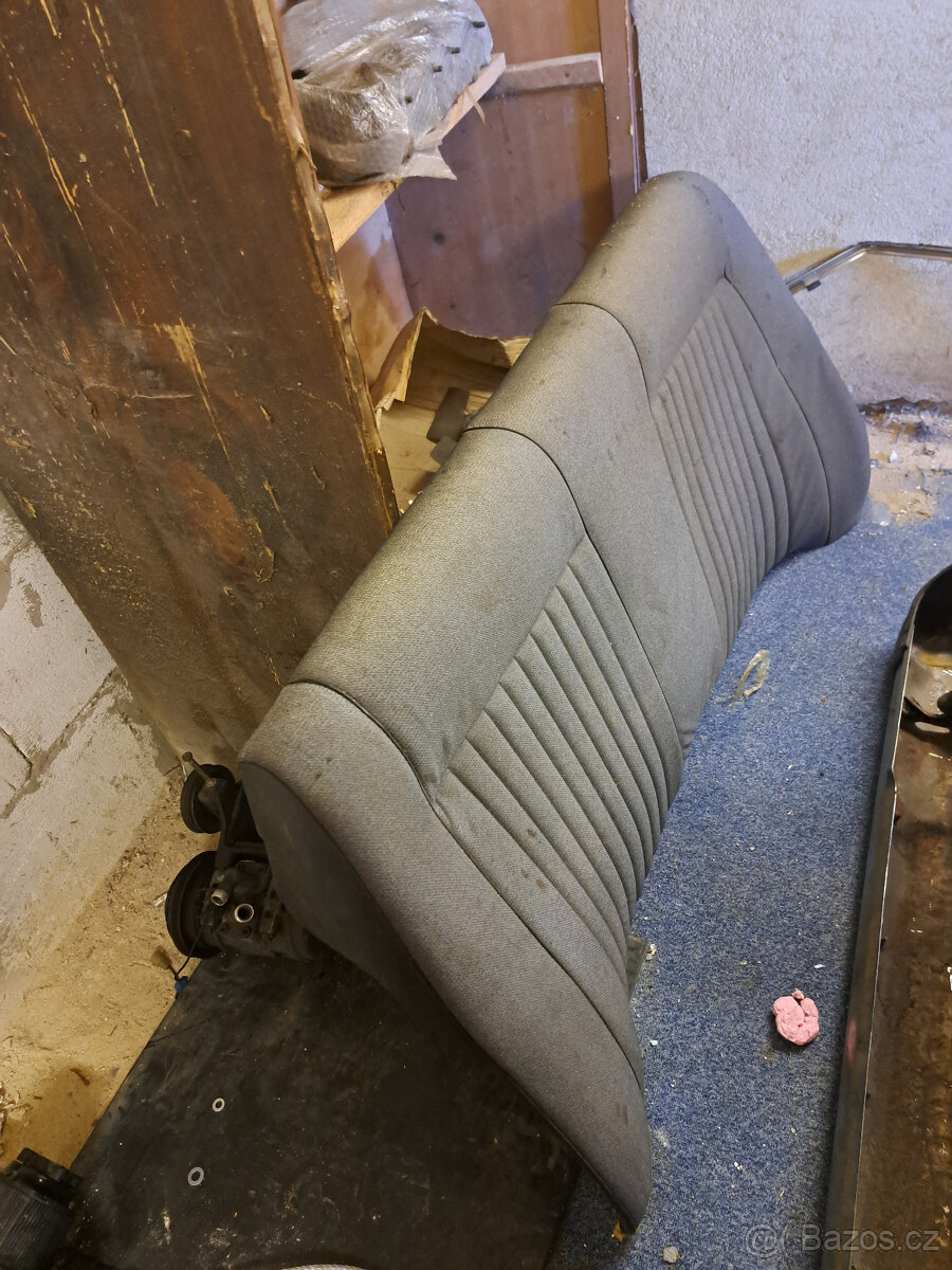 Toyota Celica TA23 opěradlo zadního sedadla