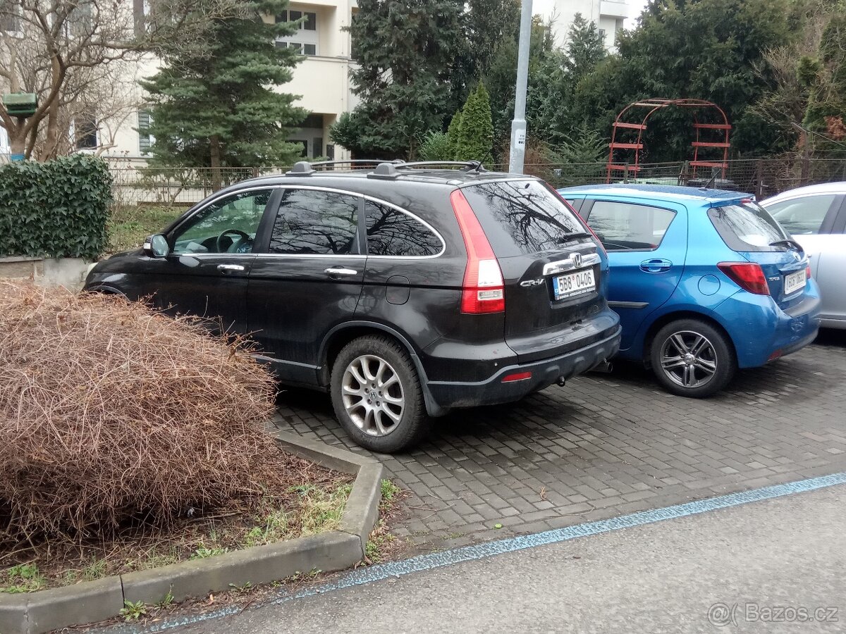 Prodám HONDA CR-V 2,0i r. v. 2008, 4x4, benzín