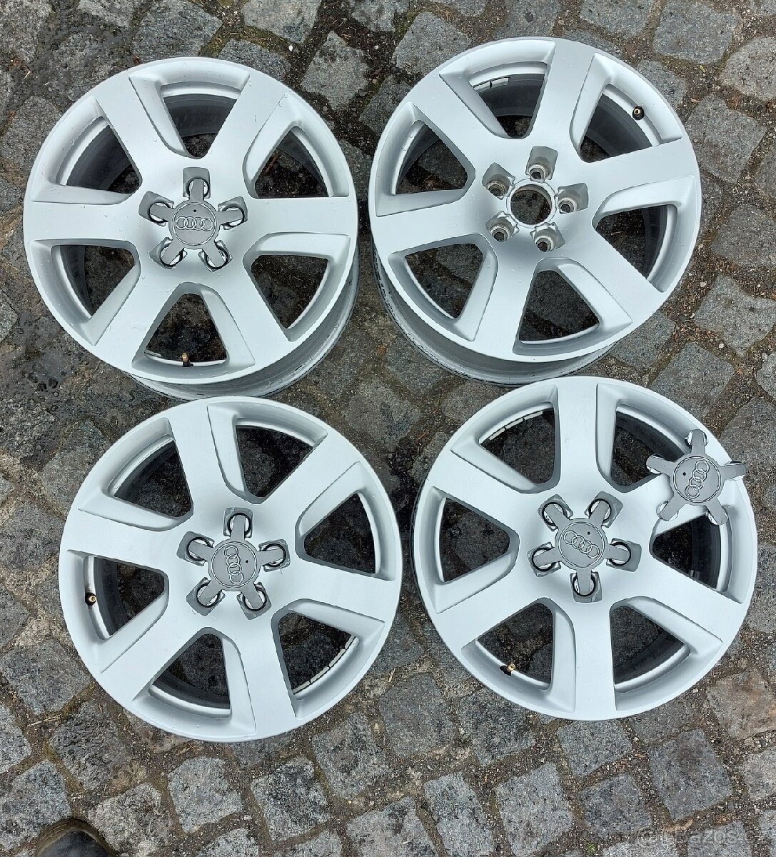 17" 8JX17 ET39 ORIGINÁLNÍ SADA ALU DISKŮ AUDI